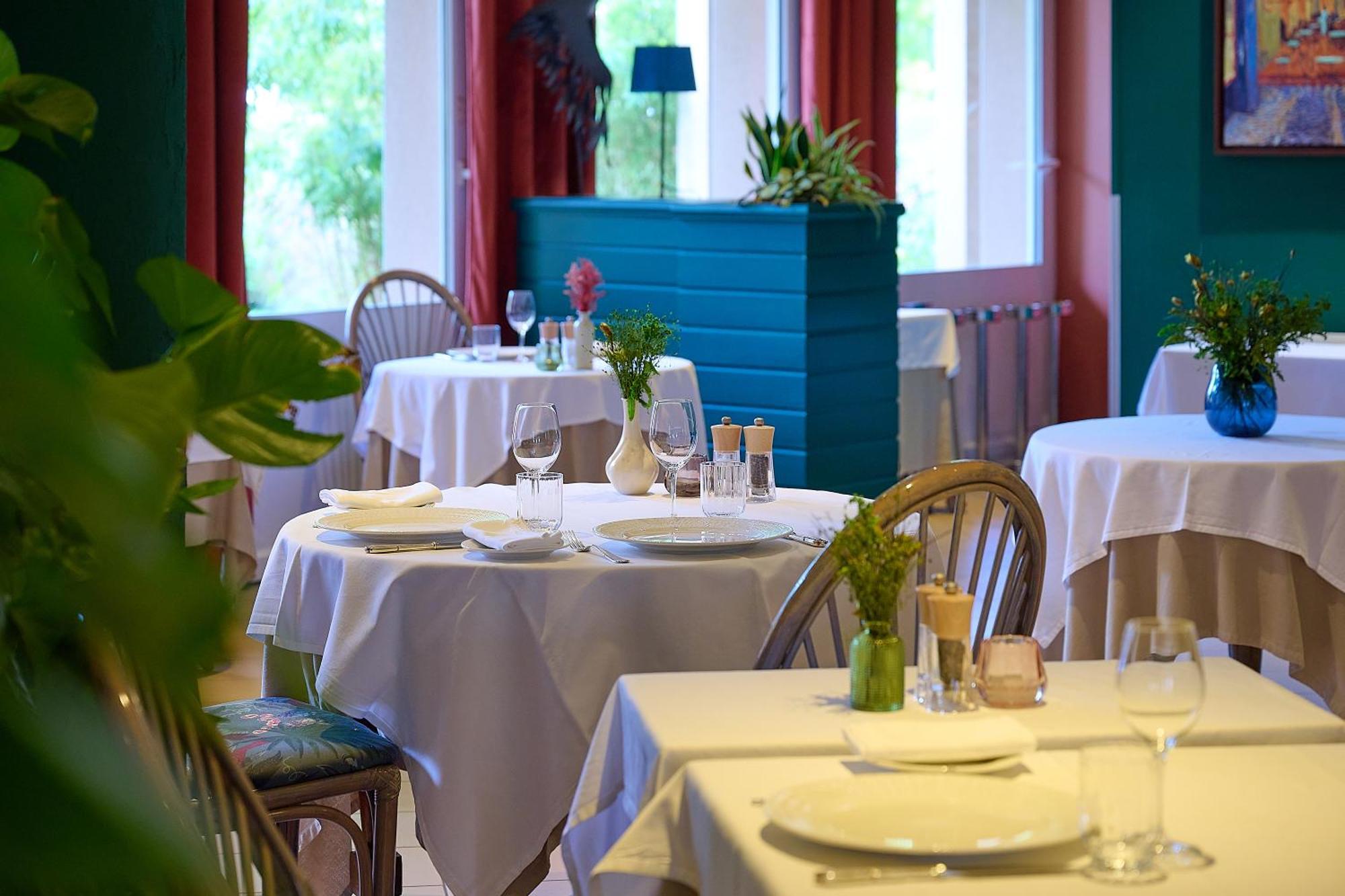 Logis L'Ermitage Hotel & Restaurant Saulges Zewnętrze zdjęcie