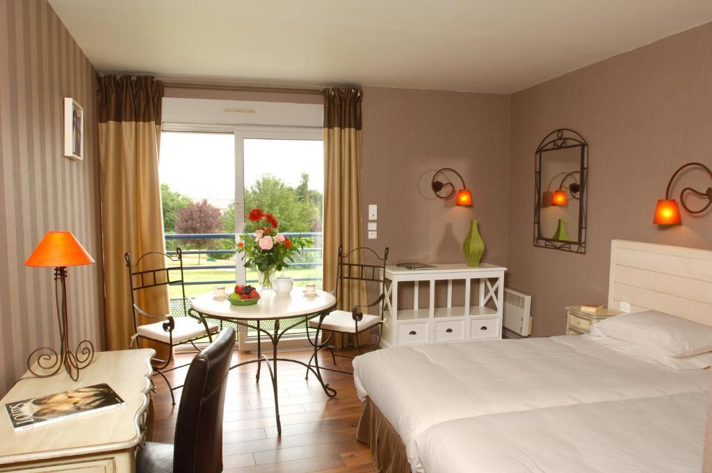 Logis L'Ermitage Hotel & Restaurant Saulges Pokój zdjęcie