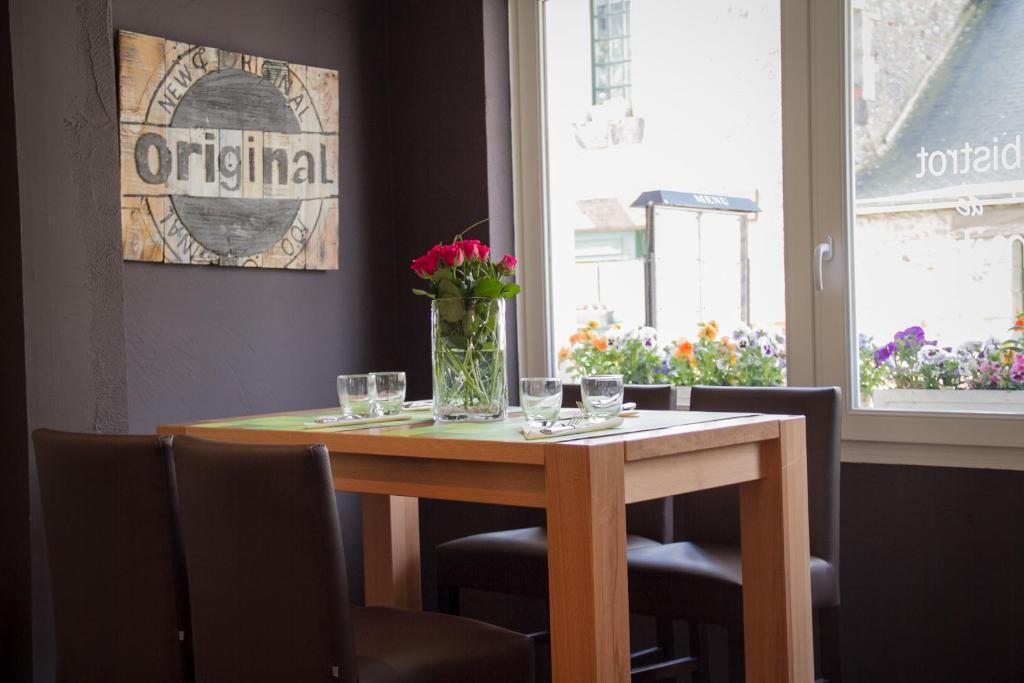 Logis L'Ermitage Hotel & Restaurant Saulges Zewnętrze zdjęcie