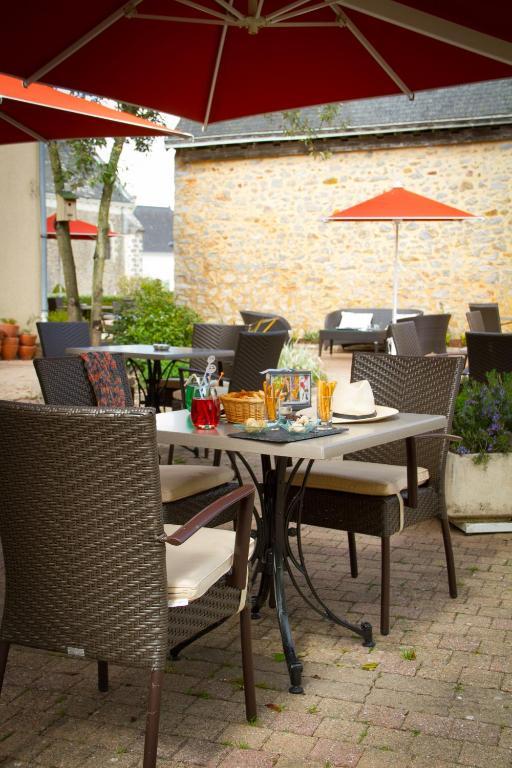 Logis L'Ermitage Hotel & Restaurant Saulges Zewnętrze zdjęcie