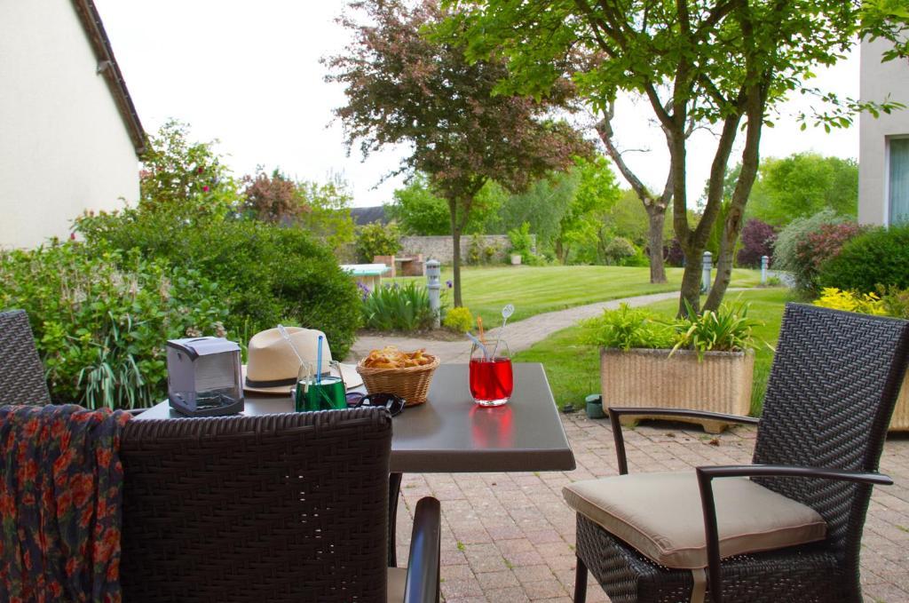 Logis L'Ermitage Hotel & Restaurant Saulges Zewnętrze zdjęcie