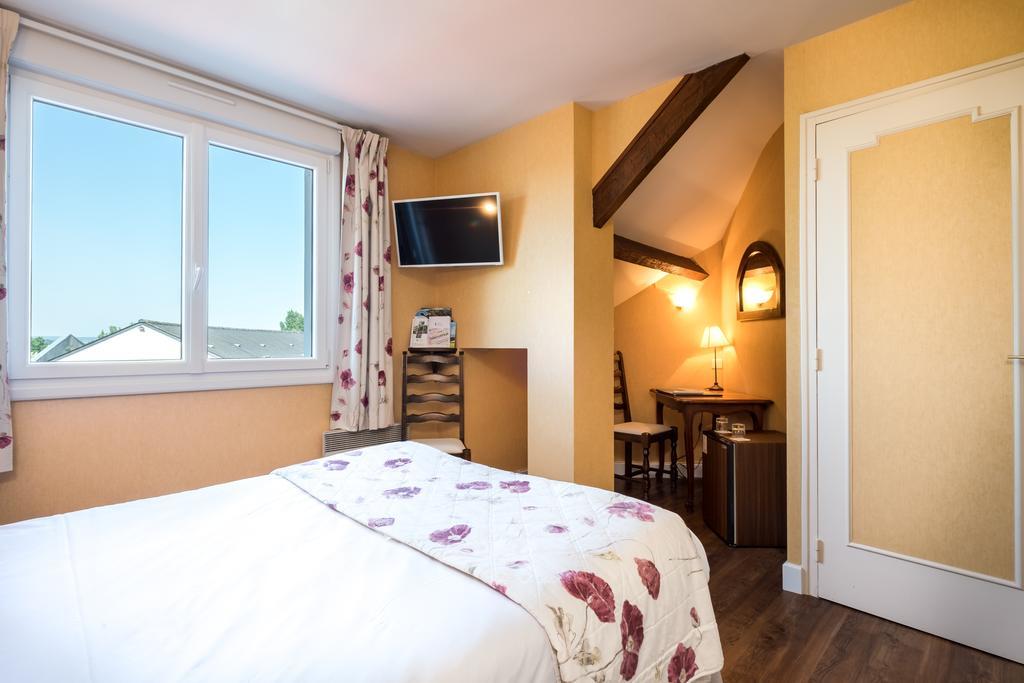 Logis L'Ermitage Hotel & Restaurant Saulges Zewnętrze zdjęcie