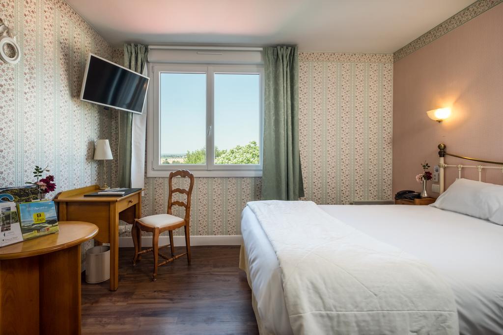 Logis L'Ermitage Hotel & Restaurant Saulges Zewnętrze zdjęcie