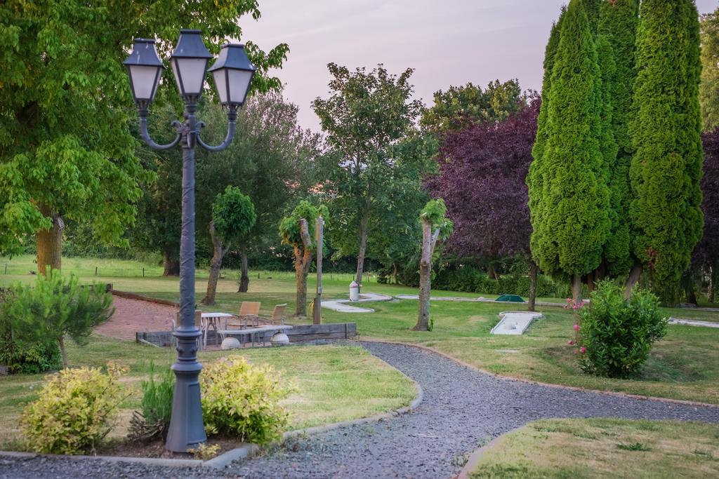 Logis L'Ermitage Hotel & Restaurant Saulges Zewnętrze zdjęcie
